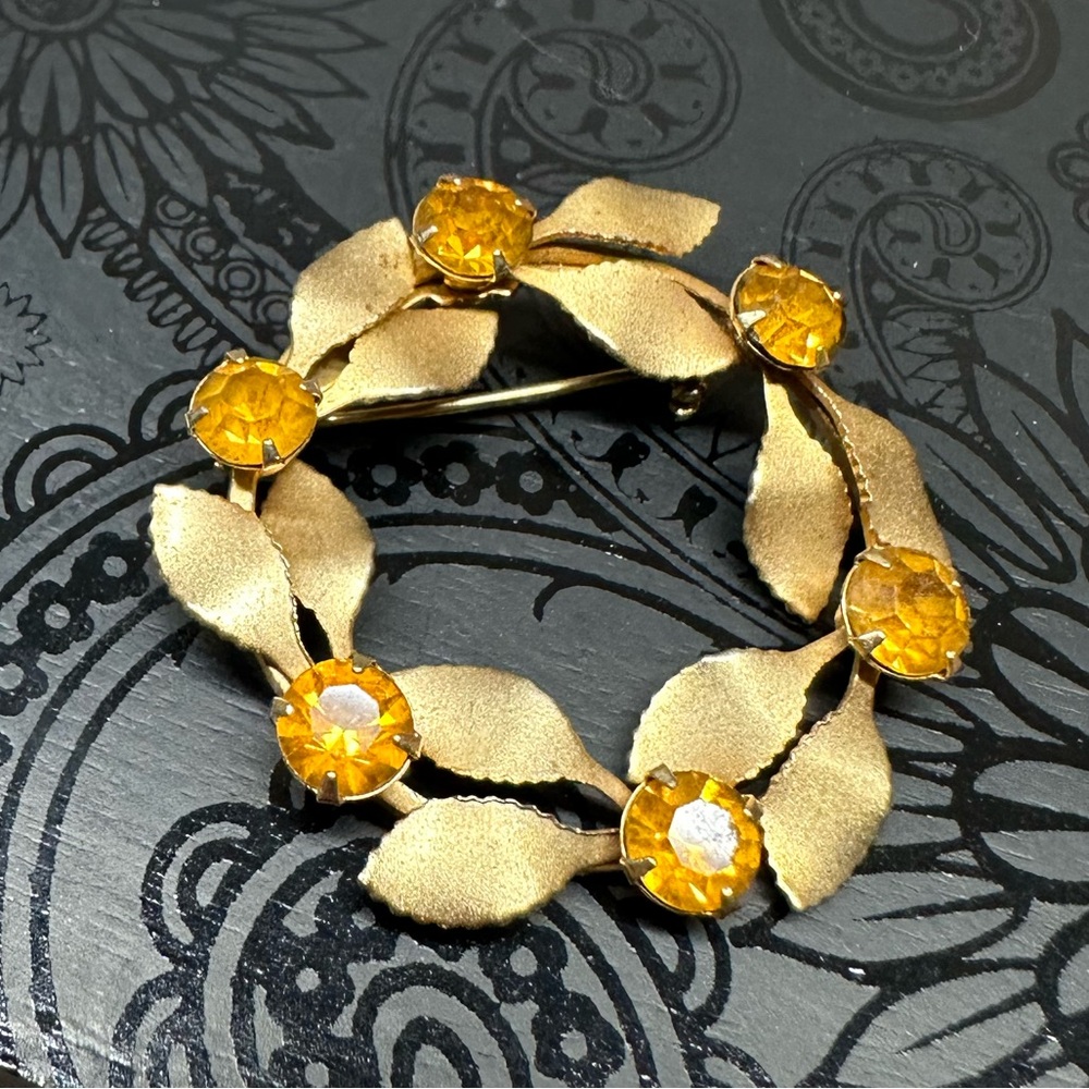 Vintage‎ Gold Tone Leaves & Round Orange Rhinestone Brooch